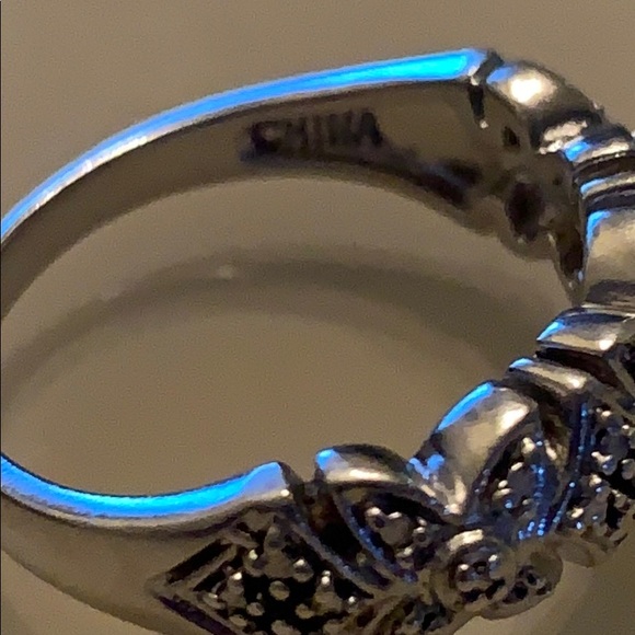 Silver ring - Picture 3 of 7